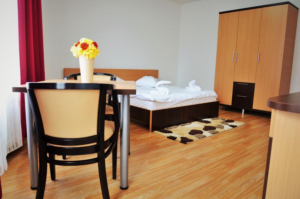 Aparthotel Zorilor Kaloşvar Oda fotoğraf